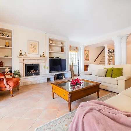 Villa For Ten People With Garden *