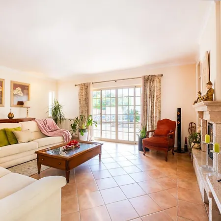 Villa For Ten People With Garden