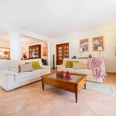 Villa For Ten People With Garden *