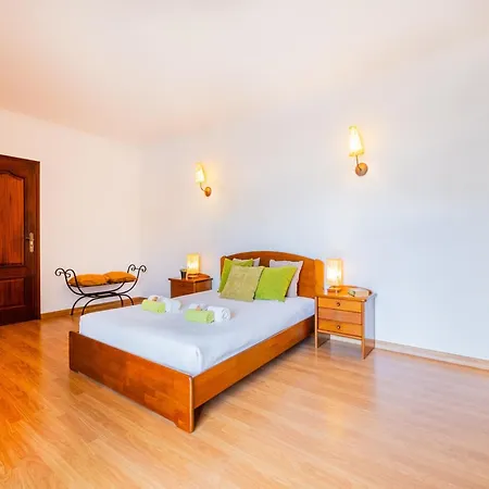 Villa For Ten People With Garden Villa *