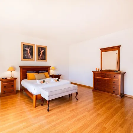 Villa For Ten People With Garden Villa *